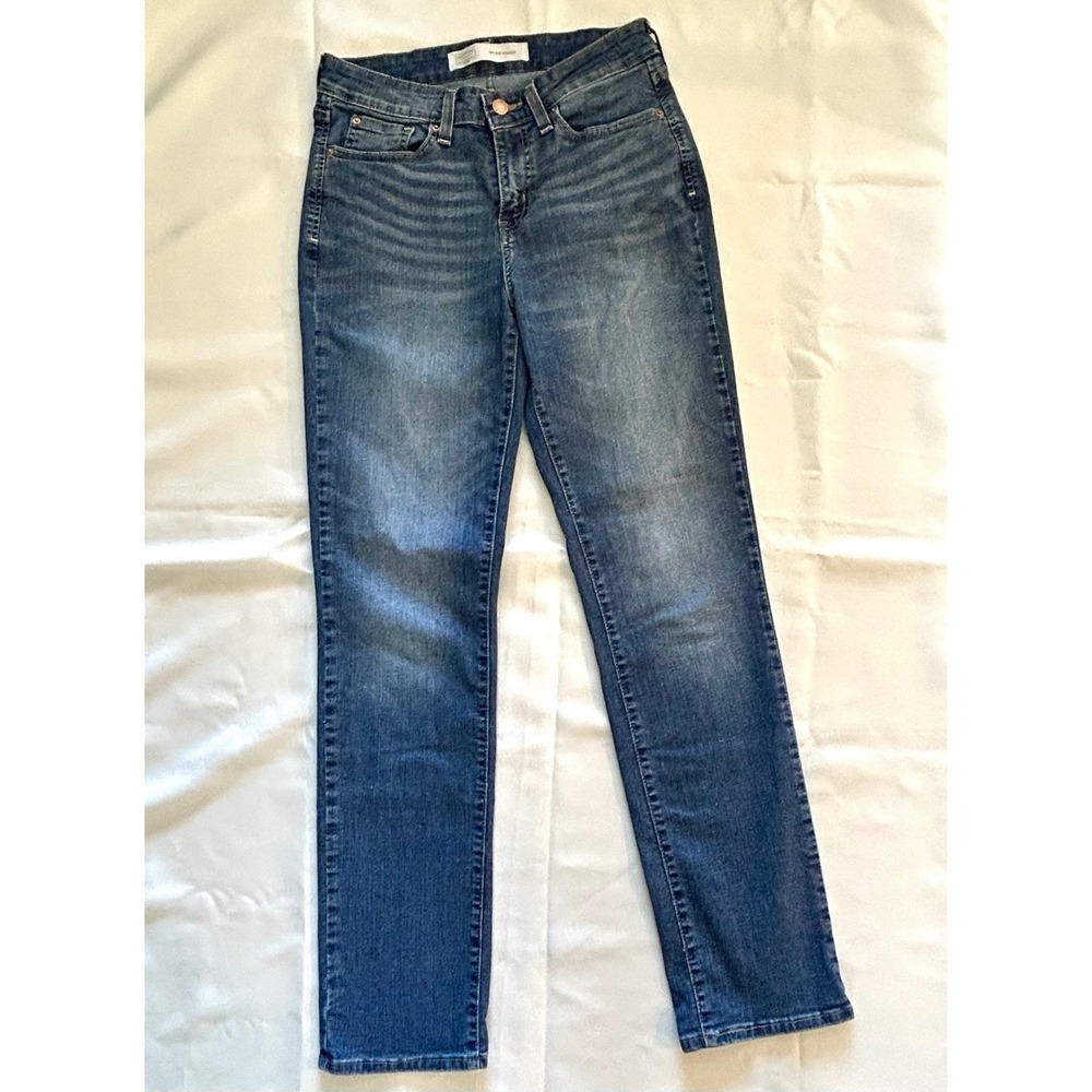 Levi Strauss Signature Mid-Rise Straight Leg Blue Jeans Women's 6M - 28"x 32"